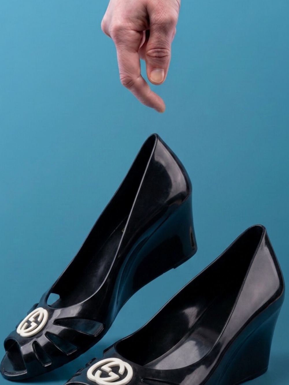Gucci Glossy Black Patent rubber interlocking GG logo - Picture 6 of 13